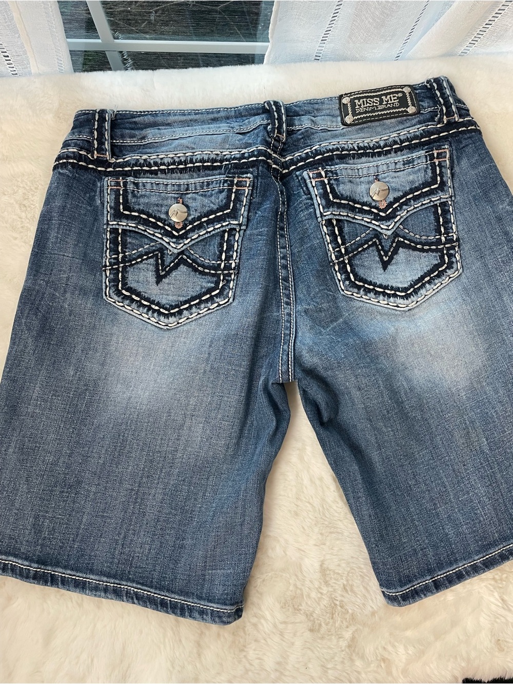 Miss Me Embroidered Back Pocket Denim Shorts in Blue Wash